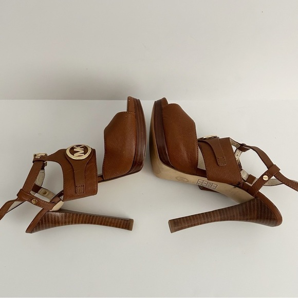 Michael Kors Tan Platform Sandals with Gold Logo - Picture 7 of 8
